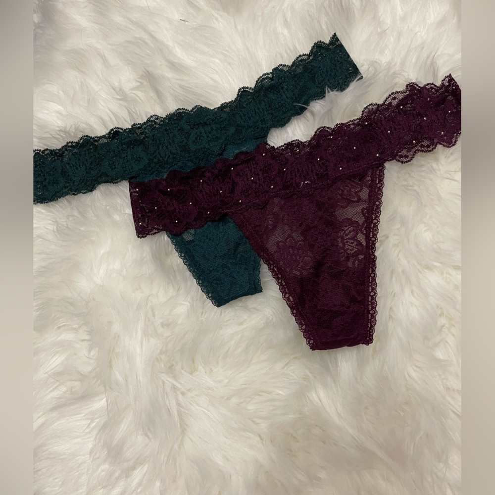 Pink VS Thongs